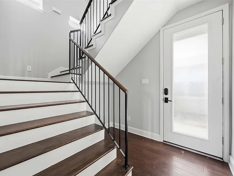 708 Schwartz St — Photo 23