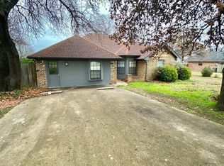 925 Herby Del Trl, Azle, TX 76020