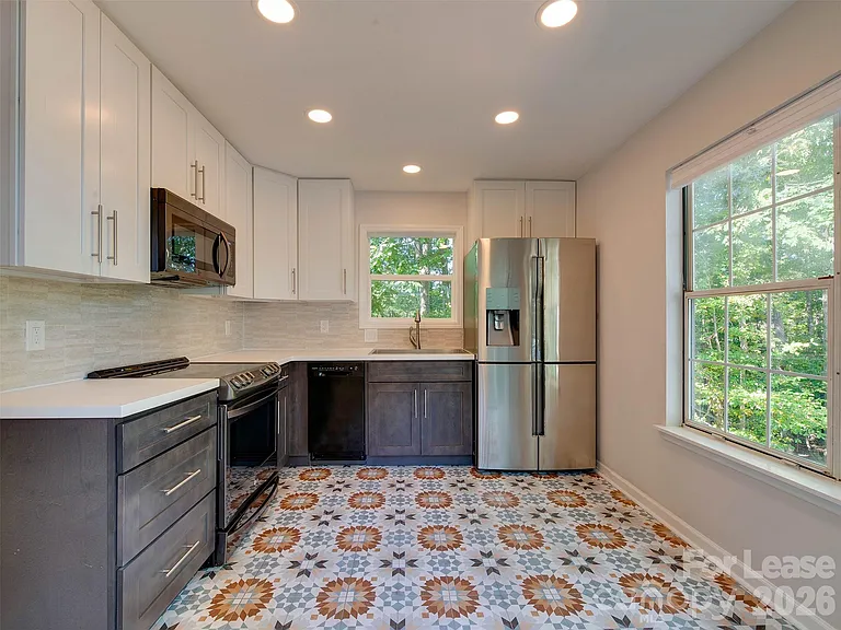 9006 Saint Thomas Ln — Photo 9