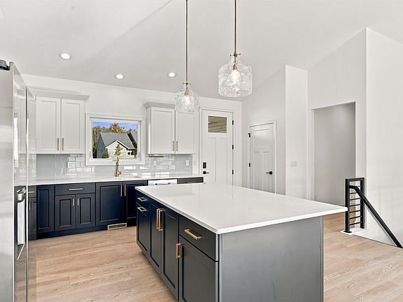 4th image of 407 Jerelyn Ct