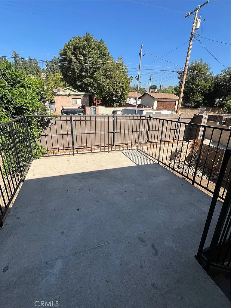 3 bed, 1200 sqft, $3,300 — Photo 4