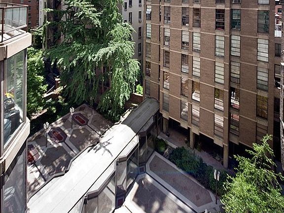 4th image of 37 W 12th St APT 7E