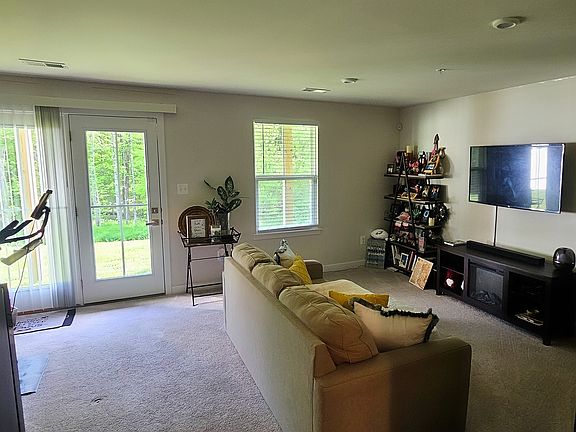 3rd image of 3057 Strasbaugh Dr
