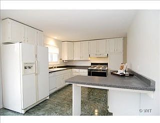 3rd image of 1011 Grant Pl