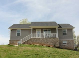 859 Quiet Oaks Way, Dandridge, TN 37725