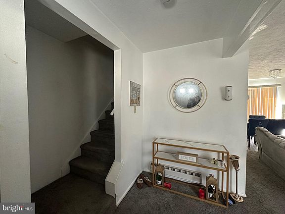 3rd image of 548 W Loch Lomond Dr
