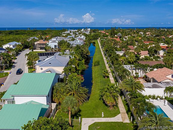 3rd image of 235 Seabreeze Cir #235