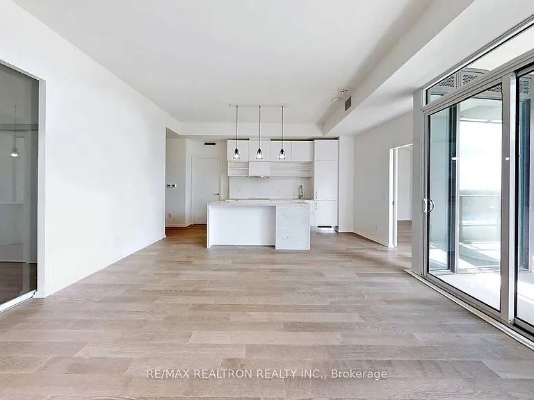 5 Soudan Ave #1628 — Photo 5