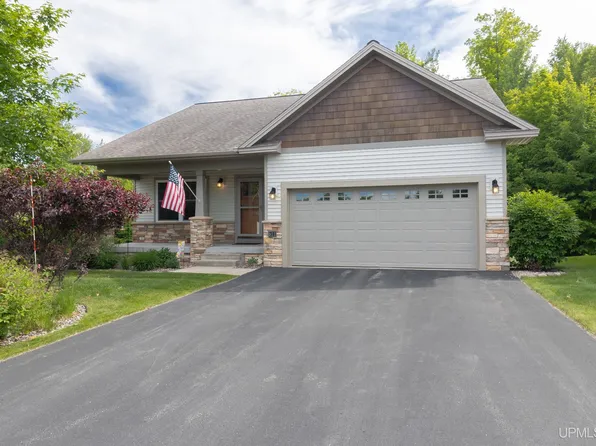 611 Brookstone Ct, Marquette, MI 49855