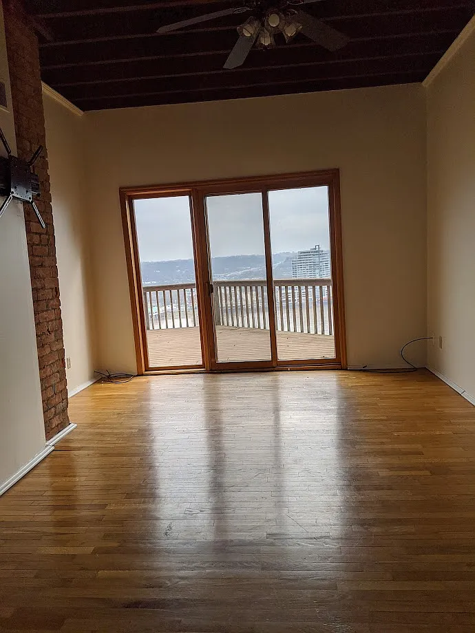 2 bed, 950 sqft, $2,100 — Photo 2