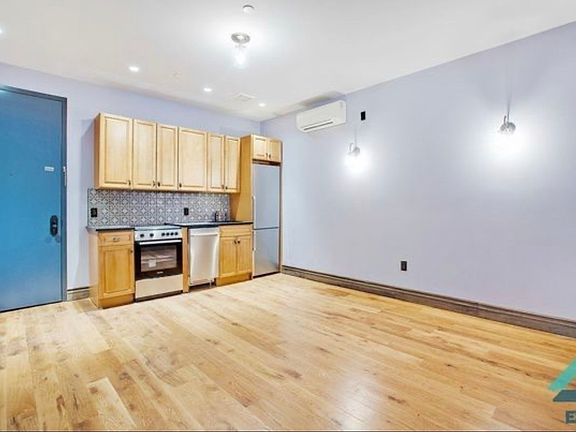 5th image of 254 Palmetto St #F2