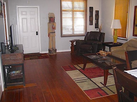 4th image of 817 North Beaumont Road
