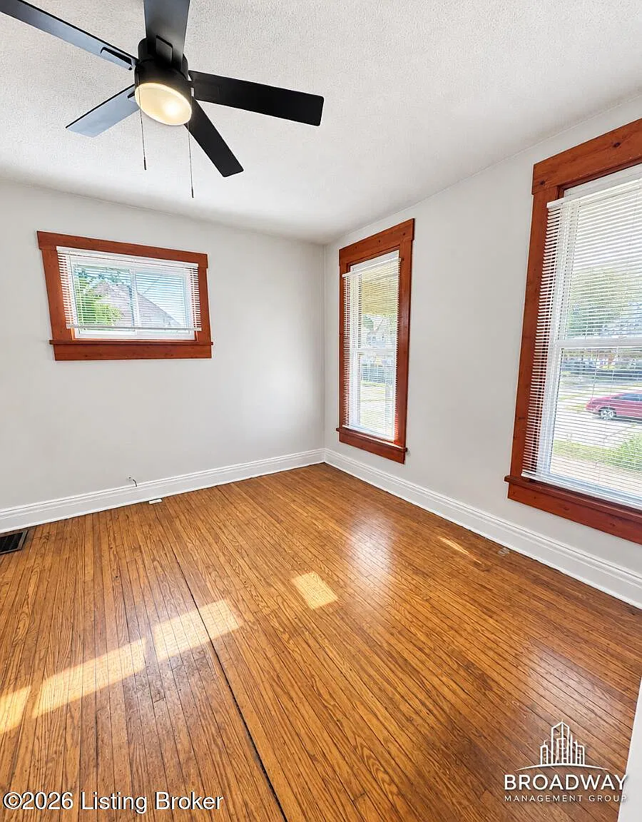 4 bed, 1.0 bath, 1700 sqft, $1,560 — Photo 2