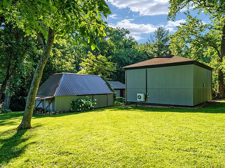 8 Ansari Ct — Photo 17