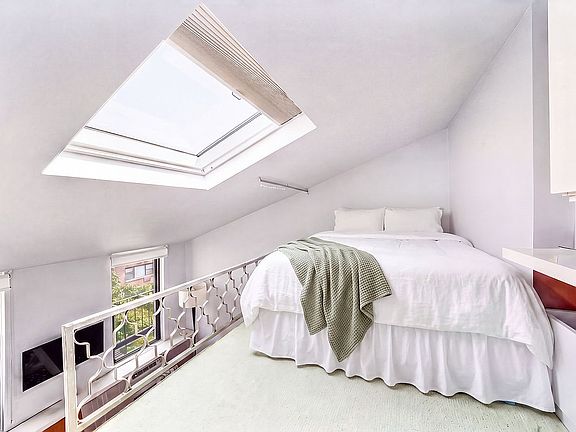 4th image of 425 E 78th St #Penthouse 6a