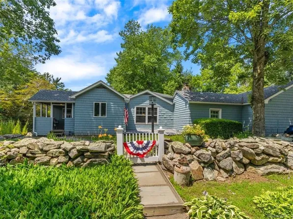 17 Old Fairwood Road, Bethany, CT 06524