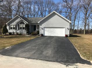 101 Sundale Rd, Cranston, RI 02921