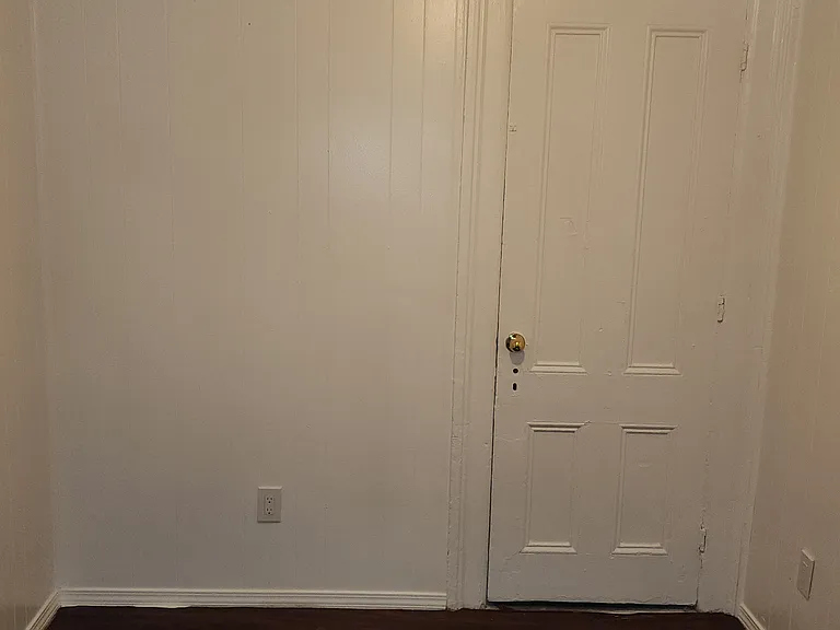 28 Douw St #2 — Photo 13
