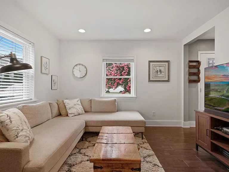 2410 S Dakota Ave NE — Photo 17