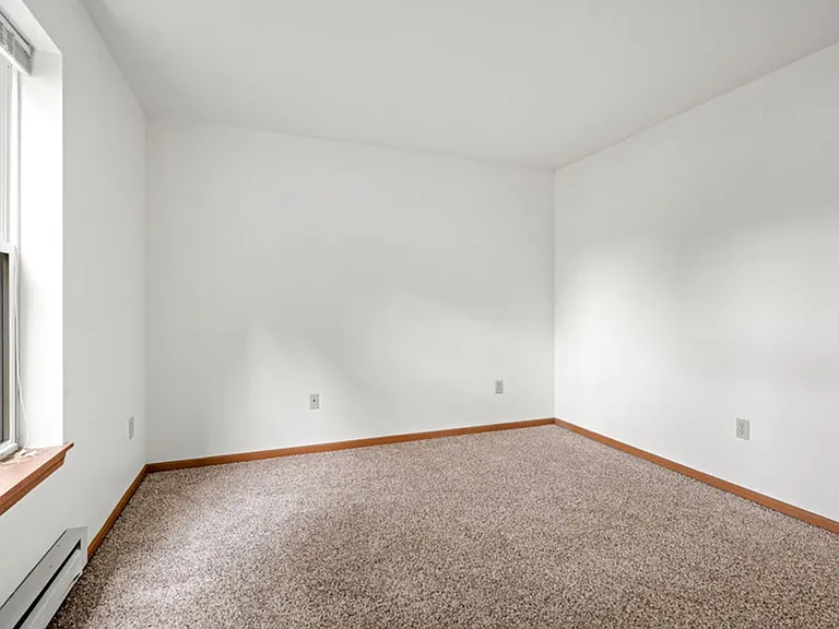 Weston Pines Apartments — Photo 15