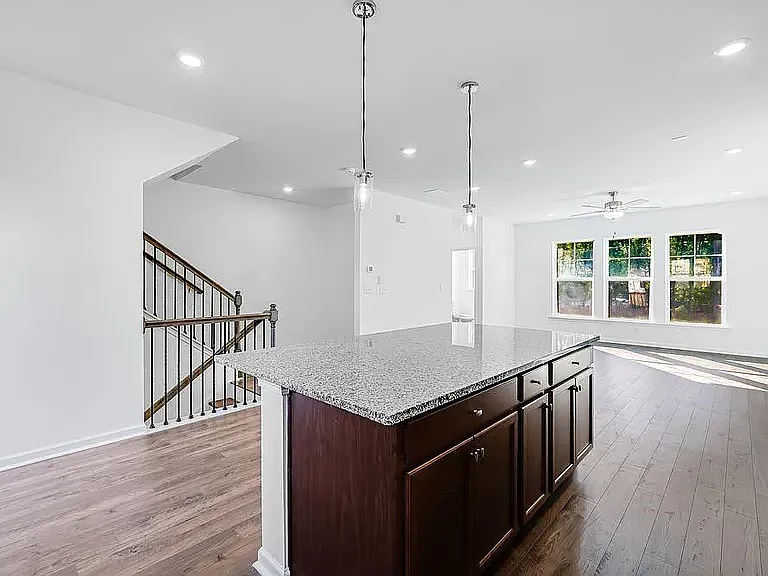 6133 Wayburn St — Photo 9