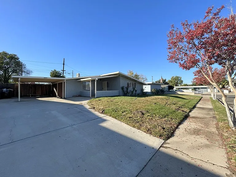 948 Barbra Ln — Photo 2