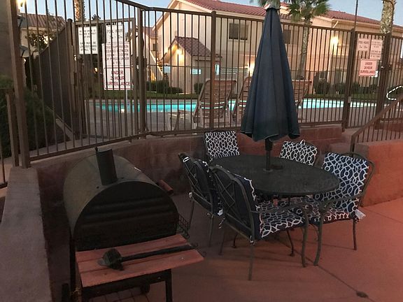 Poolside BBQ and Picnic Area