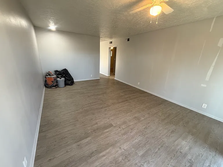 802 W 25th St #B — Photo 3