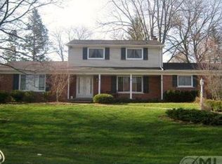 1989 Fair Oak Dr, Rochester Hills, MI 48309