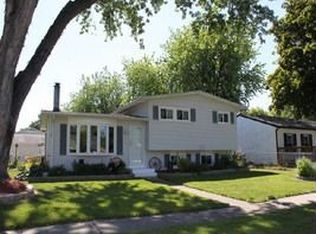 8417 Waterview Rd, Machesney Park, IL 61115