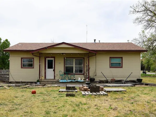 121 W 3rd St, Fargo, OK 73840