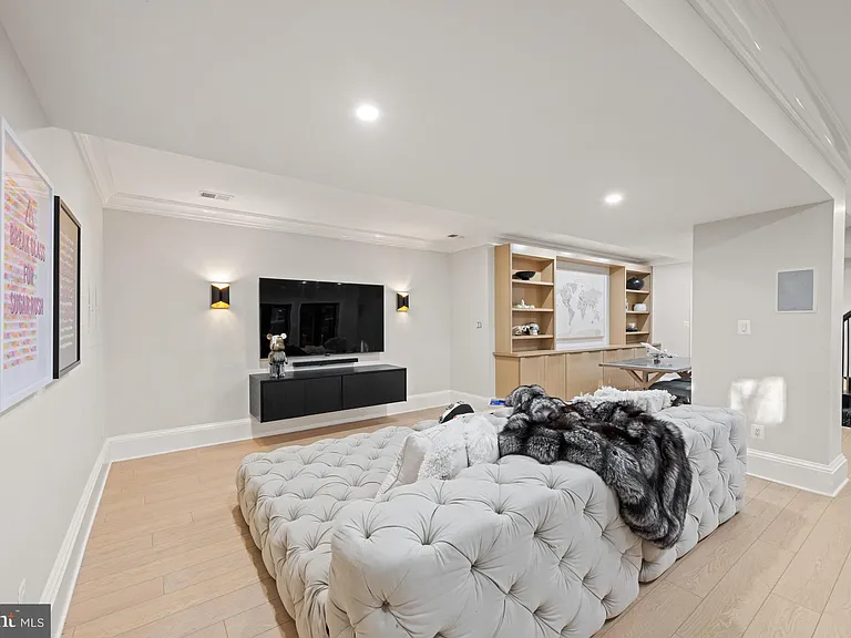 8305 Fox Haven Dr — Photo 44