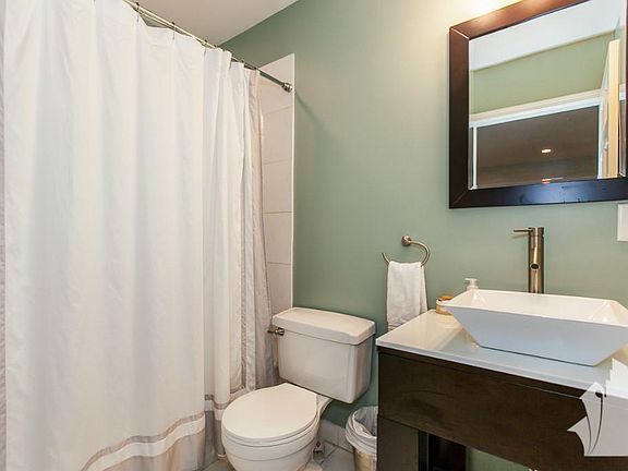 4th image of 1636 W Altgeld St #1