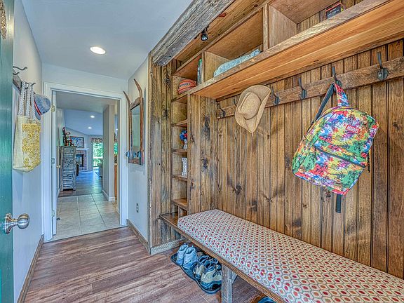 5th image of 26 White Oak Lane #7