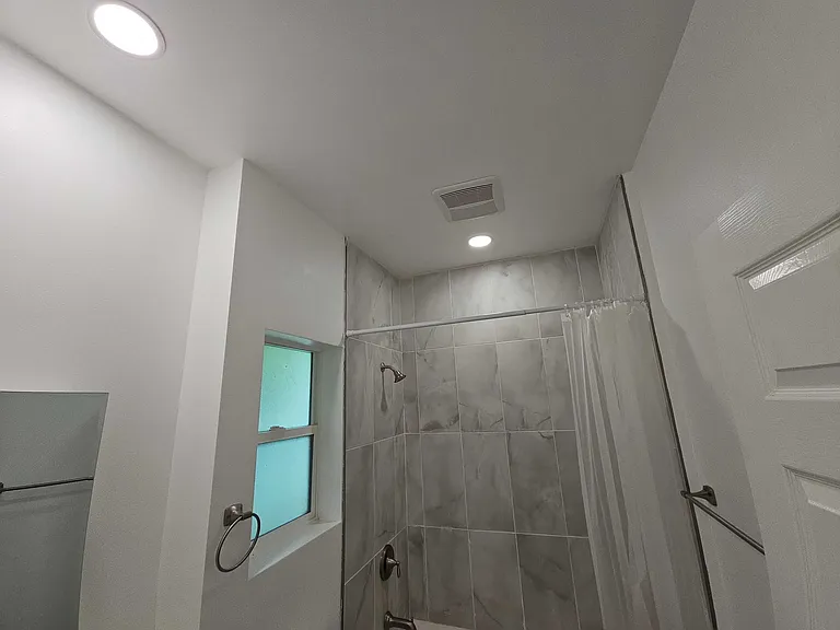 S La Peer Dr — Photo 23