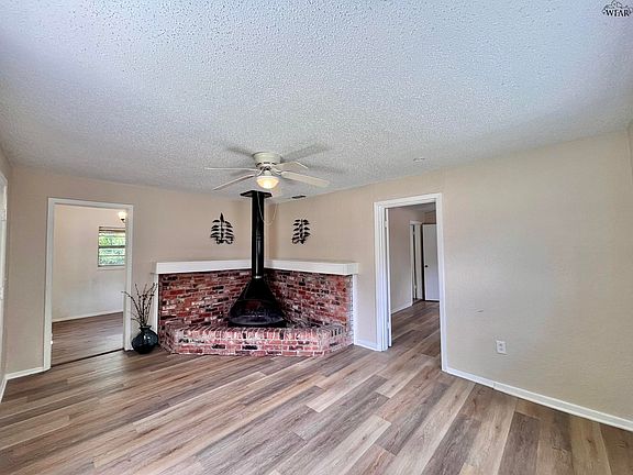 2nd image of 2211 Bridwell St