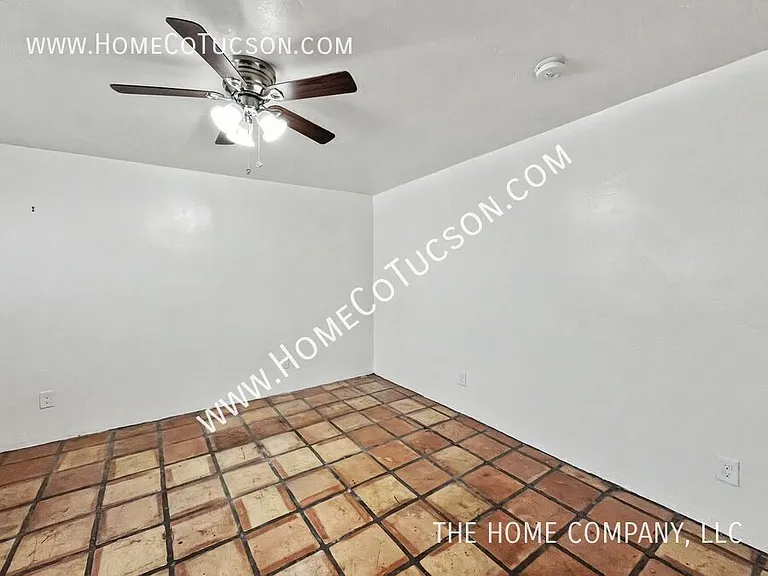 4564 E Seneca St — Photo 20