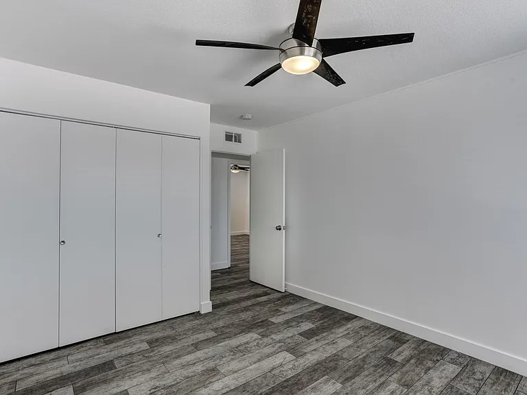 2500 E Hermosa Dr — Photo 7