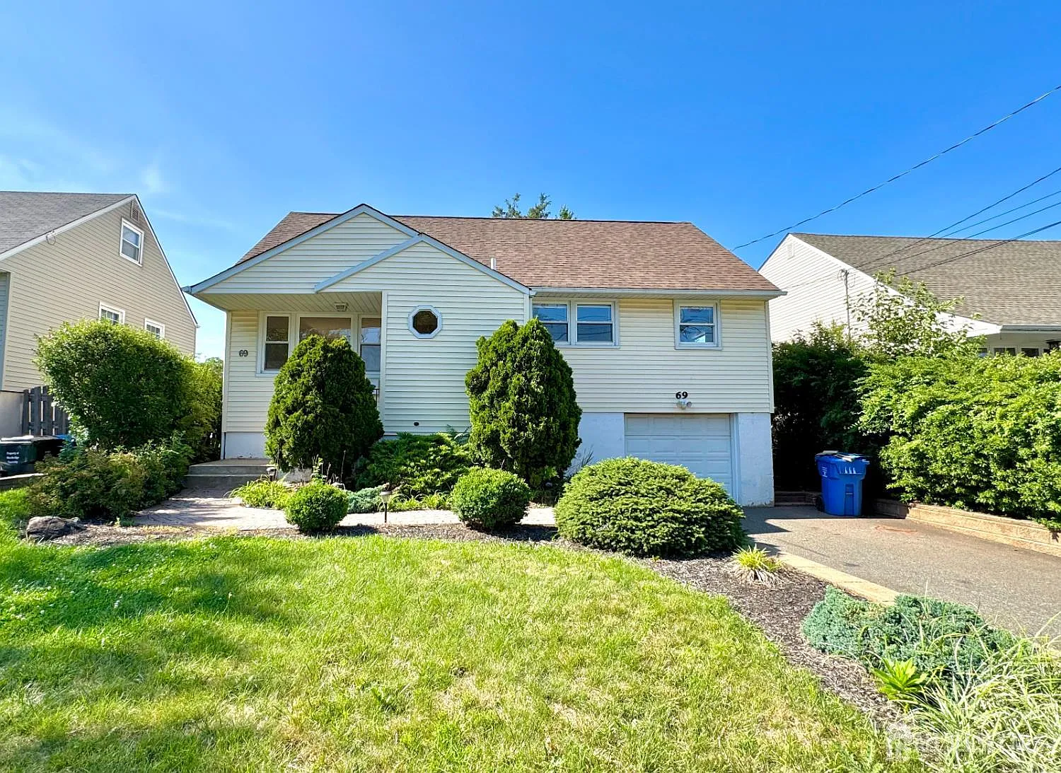 3 bed, 2.0 bath, 1800 sqft, $3,700 — Photo 1