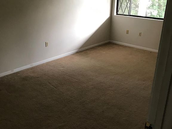4th image of 200 Farrwood Dr