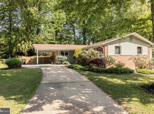 8716 Kenilworth Dr, Springfield, VA 22151