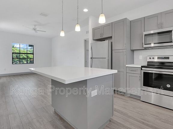 3rd image of 600 NE 14th Ct APT 102