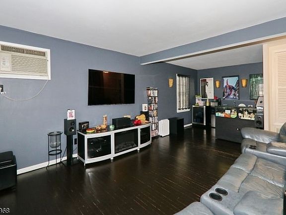 2nd image of 208 2nd St