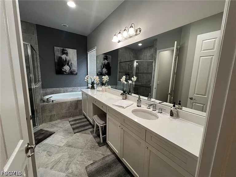 11624 Stonecreek Cir — Photo 12