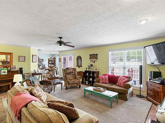 3rd image of 247 Willowridge Cres