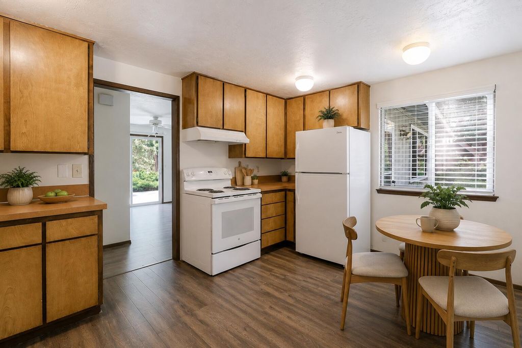 Apartment in Bend, Deschutes - View 4