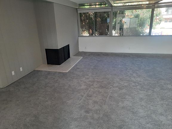 Living Room/Fireplace