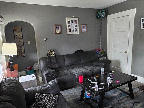 3rd image of 910 Pine St