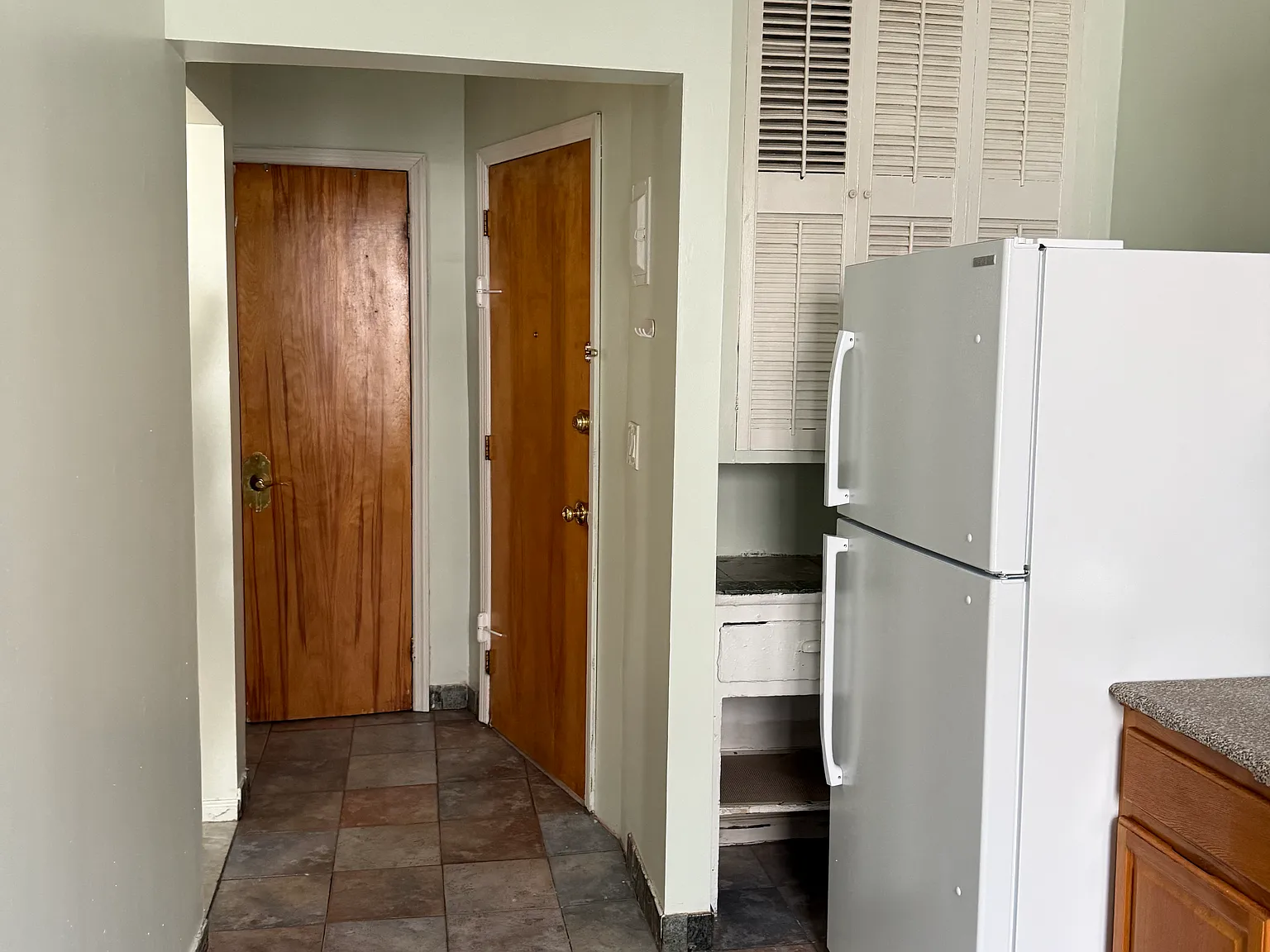 2 bed, 737 sqft, $2,300 — Photo 3