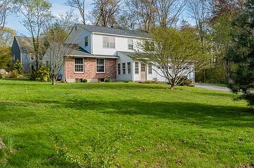 1st image of 15 Woodland Dr
